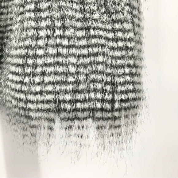 NWT Authentic Looking Long Hair Faux Fur Vest - Picture 8 of 11